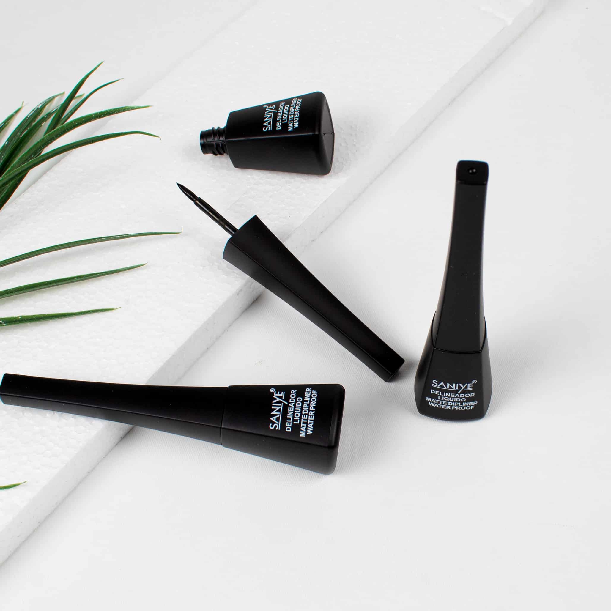 SANIYE Delineador Líquido Matte